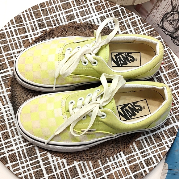 💐 EUC Vans Brand Unisex Youth Neon Green/ 🤍 Checkerboard Low Top Lace Up, 5 - Picture 2 of 10